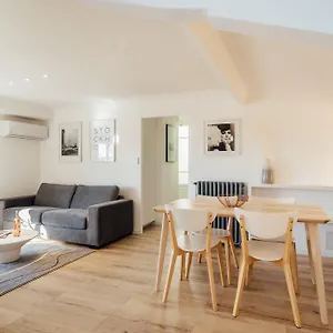 Oli's Flat France